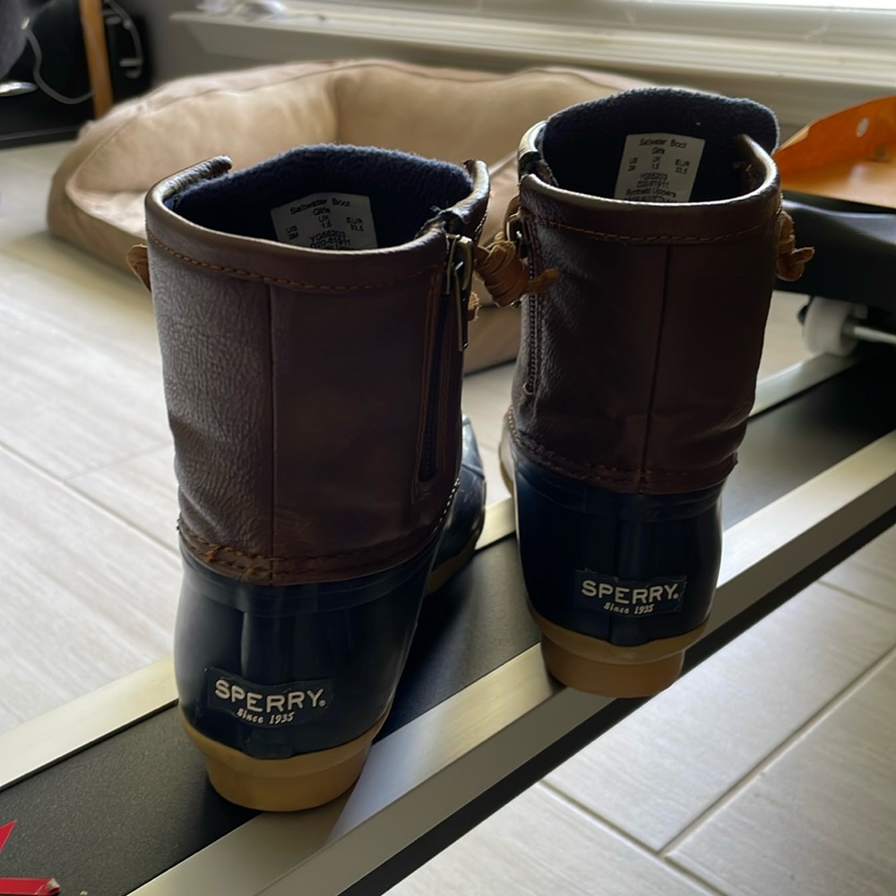 Sperry boots kid size